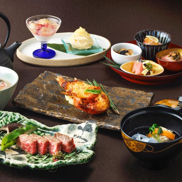 名古屋最古の料亭の伝統を受け継ぐ、お箸で食べやすい和テイストの婚礼料理