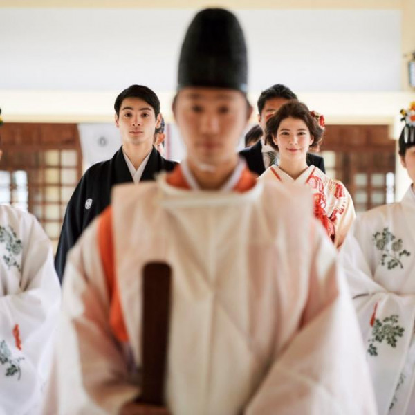 厳かな神社での挙式も、安心のサポートあり