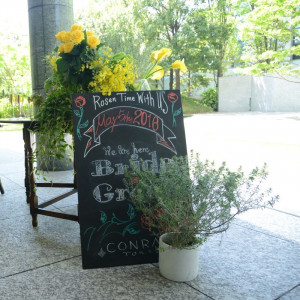 【プライベートガーデン】自由な庭づかいでオリジナルフォトブースが叶う|コンラッド東京の写真(1056302)