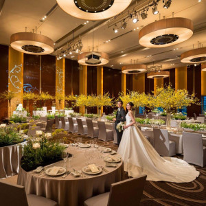 【風波】ゆったりとした空間を貸し切り感覚でご利用いただけます。天井高7.5mの大空間には自然光が入り、ゆったりとした上質な時間をお過ごしいただけます。|コンラッド東京の写真(56268723)