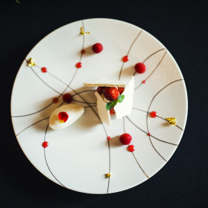 【テーラーメイド】世界一に値するパティシエ 岡崎正輝が創りだす、クリエイティブな一皿|コンラッド東京の写真(1761071)