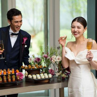 スタイルに合わせカナッペ おふたりのオリジナルカクテル等ゲストとの会話が弾むシーンをご提案