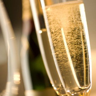 【特別特典】スパークリングワイン＆特製ミニスイーツをご用意