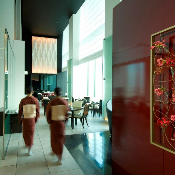 【28階 風花】四季折々の素材を取り入れた会席、鮨、鉄板焼を お楽しみいただけます|コンラッド東京の写真(1063270)