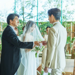 父から新郎へ想いこめた瞬間を心に刻んで|AMANDAN VILLA  ～アマンダンヴィラ～の写真(58055022)