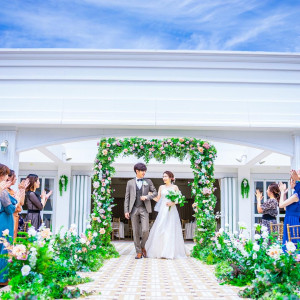 白亜のガーデンで人前式もできる♪|アールベルアンジェ名古屋の写真(56095895)