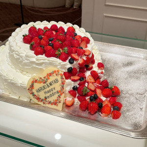 溢れるイチゴの二段ウェディングケーキ！|ホテルベルクラシック北見の写真(34422725)