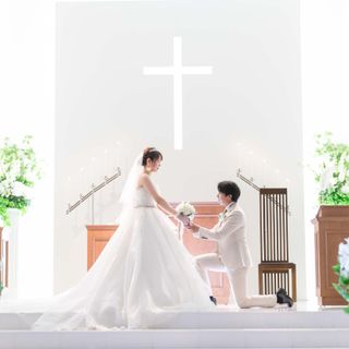 当館の白と十字架を基調としたチャペル「エニファー」でのお写真撮影！