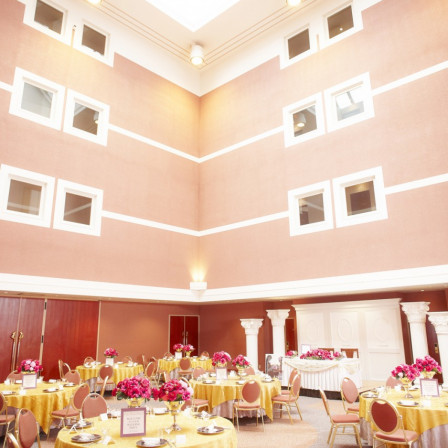 Atrium〈アトリウム〉…太陽光溢れ解放感のあるバンケット。|ホテルベルクラシック北見の写真(576044)