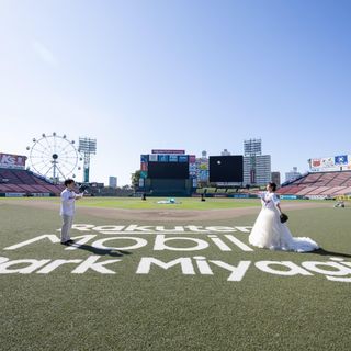 誰もいないマウンドに立つ贅沢。まるで映画のワンシーンのような、ドラマチックな瞬間。