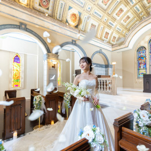 祝福のお言葉と華やかなフラワーシャワーでおふたりをお祝い|ラシュレディアコートの写真(50085792)