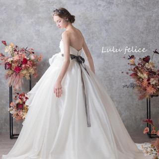 人気ブランドを多く取りそろえるドレスサロン