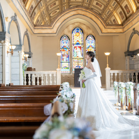 当日は聖歌隊と生演奏での感動挙式を