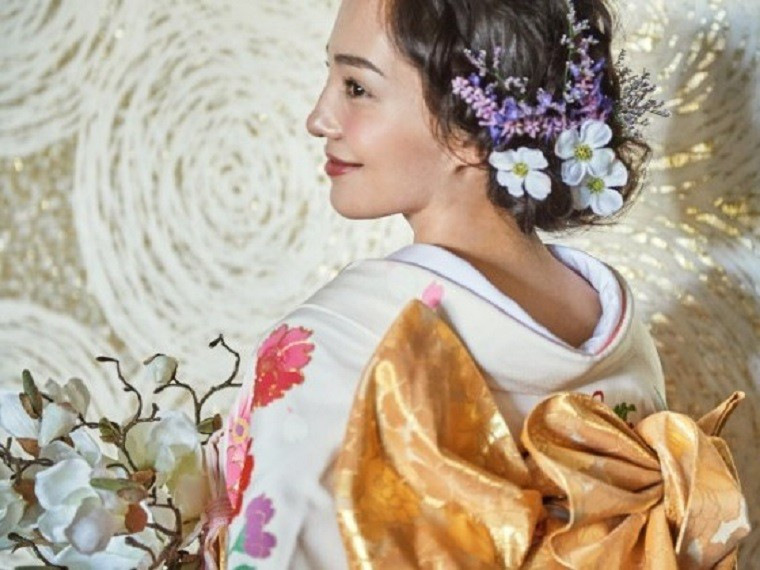 日本の四季に映える伝統の和装は、家族の喜びも増す特別な一着