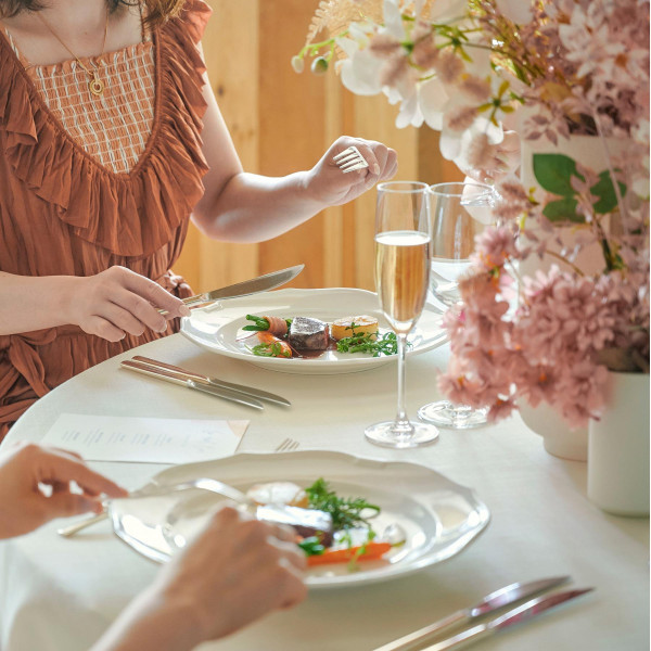 ●料理3,000円×人数分＆ドリンク1,000円×人数分OFF●挙式料12万円＆会場費20万円OFF