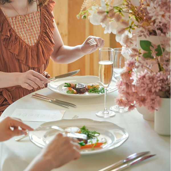 ●料理3,000円×人数分＆ドリンク1,000円×人数分OFF●挙式料12万円＆会場費20万円OFF