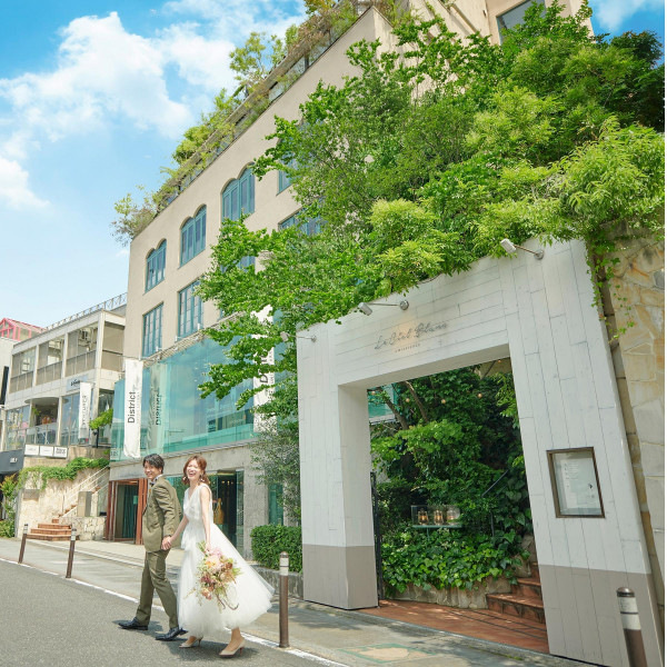 ●料理3,000円×人数分&ドリンク1,000円×人数分OFF●挙式料8万円&会場費15万円OFF