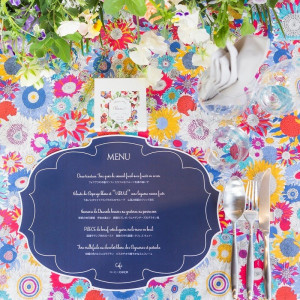 花柄のテーブルクロスは、会場を一気に華やかにします|アクアテラス迎賓館(新横浜)の写真(1038603)