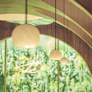 緑と温かみのある日差しが織りなす落ち着いた式を|アクアテラス迎賓館(新横浜)/テイクアンドギヴ・ニーズウェディングの写真(55846301)