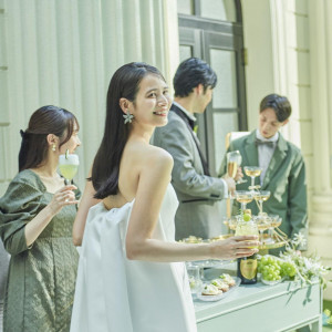 緑に囲まれたプール付きガーデンが併設された上質邸宅|アクアテラス迎賓館(新横浜)/テイクアンドギヴ・ニーズウェディングの写真(55845399)