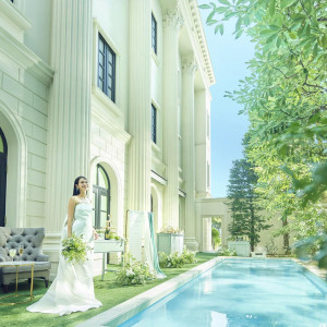 パーティ会場に隣接するプール付きプライベートガーデン|アクアテラス迎賓館(新横浜)/テイクアンドギヴ・ニーズウェディングの写真(55845400)