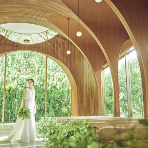 柔らかな光が差し込む最上階のチャペル|アクアテラス迎賓館(新横浜)/テイクアンドギヴ・ニーズウェディングの写真(55847081)