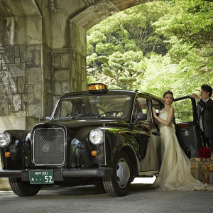 クラシカルな車寄せから館内へ。紳士淑女がこぞって乗り付けた、神戸社交界全盛期にタイムスリップしたよう…|神戸迎賓館 旧西尾邸の写真(1138638)