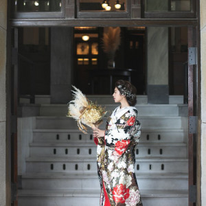 優雅に佇む華やかな和の美。シックな空間に映える豪華な打掛姿|神戸迎賓館 旧西尾邸の写真(41880541)