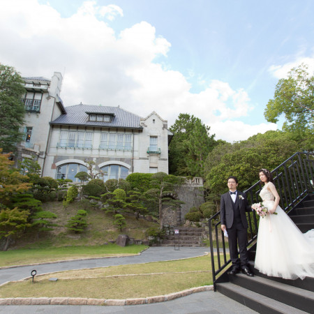 須磨海岸を見下ろす豊かな自然に彩られた迎賓館は、長い間人々のあこがれた場所