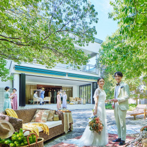 一日一組の貸切 邸宅Wedding。レストランから自由に行き来できるガーデンパーティ|ティアラ ザ ガーデンハウス(Tiara THE GARDEN HOUSE)の写真(27771753)
