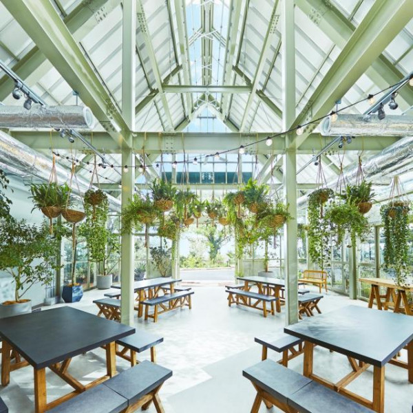 ゆったりとしたパーティ会場でおふたりだけの特別な時間をお過ごしいただけます。