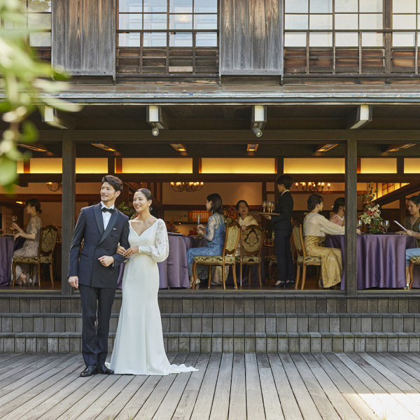 会場と一体になったデッキでは実演料理も