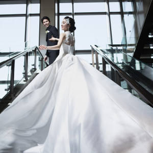 ドレスが映える階段のフォトスポット|マンダリン オリエンタル 東京の写真(9111208)
