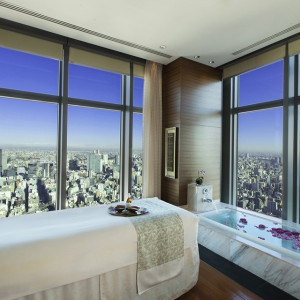 高層階に位置する“天空のスパ”に設えられたラグジュアリーなスパスイートで珠玉のひとときを|マンダリン オリエンタル 東京の写真(9111210)
