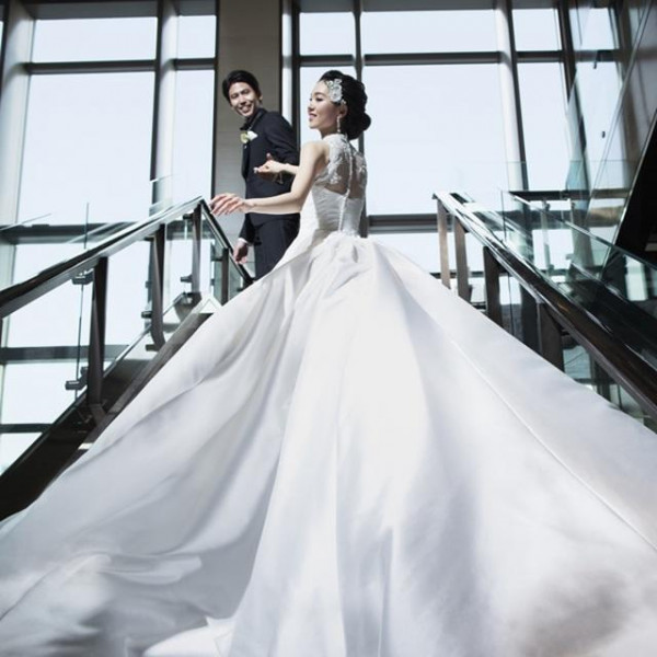 風格漂うラグジュアリーホテルでオートクチュールのウエディングを