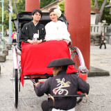 サロンからは婚礼人力車でご移動。めったに経験できない特別な時間です。