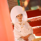 白無垢に身を包んだご新婦様、洋髪に綿帽子をかぶられたお姿。素敵です。