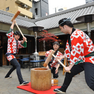 テラスでお餅つきのパフォーマンスもおススメです