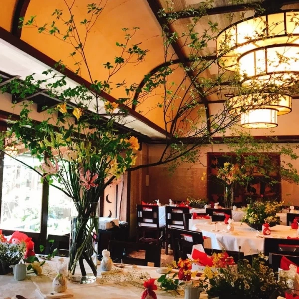 和モダンな会場は装飾も映えます