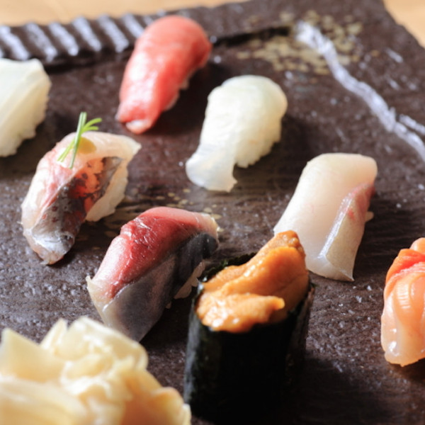 新鮮な魚介類を使用した江戸前寿司は大絶賛♡