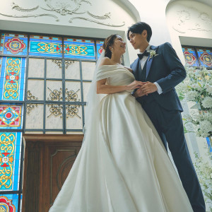 ブルーのステンドグラスが輝くチャペルフォトプラン