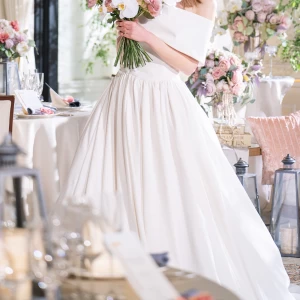 【気持ちに寄り添う！丁寧な打合せがポイント◎】お二人の叶えたい結婚式のイメージをヒアリングし、おふたりのご希望やお気持ちに沿った提案をいたします。お気軽にご相談ください。|アイネス ヴィラノッツェ大阪（クラウディアホールディングスグループ）の写真(37518058)
