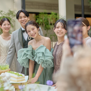 デザートビュッフェタイムは、おふたりがゲストを直接おもてなしできる貴重な時間です|アイネス ヴィラノッツェ大阪（クラウディアホールディングスグループ）の写真(55133519)