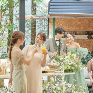 贅沢に選べる一口サイズの可愛いスイーツたちと写真を撮りながらゲスト同士の会話も弾みます|アイネス ヴィラノッツェ大阪（クラウディアホールディングスグループ）の写真(55133523)