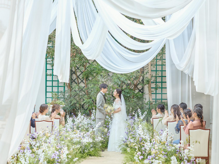 ムービングルーフ付きのガーデンテラスで自由なパーティが叶う