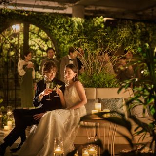上質×オシャレ×幻想的なナイトウェディング
ナイトタイムをラグジュアリーな雰囲気で演出