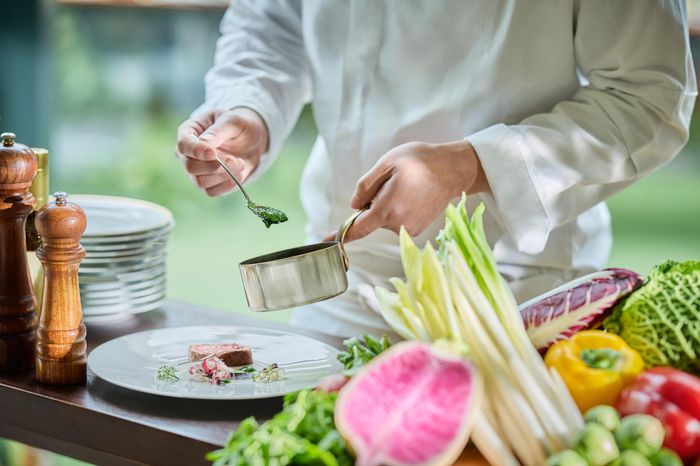キッチンが見える食事会場は、お料理を重視したいカップルにもおすすめ。