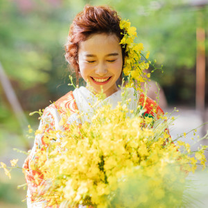 和装スタイルにもお生花はマッチ！朱と黄のコントラストが華やかなコーディネート＊|OSAKA St.BATH CHURCH(大阪セントバース教会)の写真(19253087)