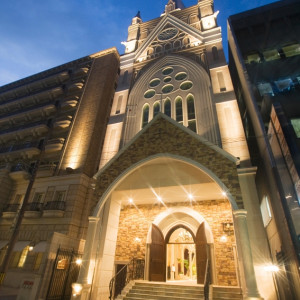 夜は美しくライトアップされます。|OSAKA St.BATH CHURCH(大阪セントバース教会)の写真(218308)