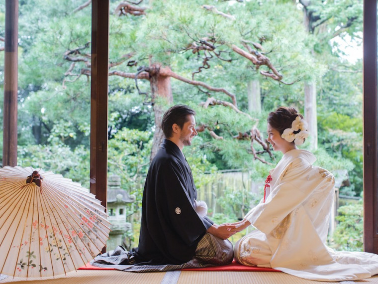世界遺産の神社仏閣で厳かな結婚式。和装レンタルもございます。